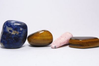 Sodalit, thulit, tygří oko - tromly (KB-22)